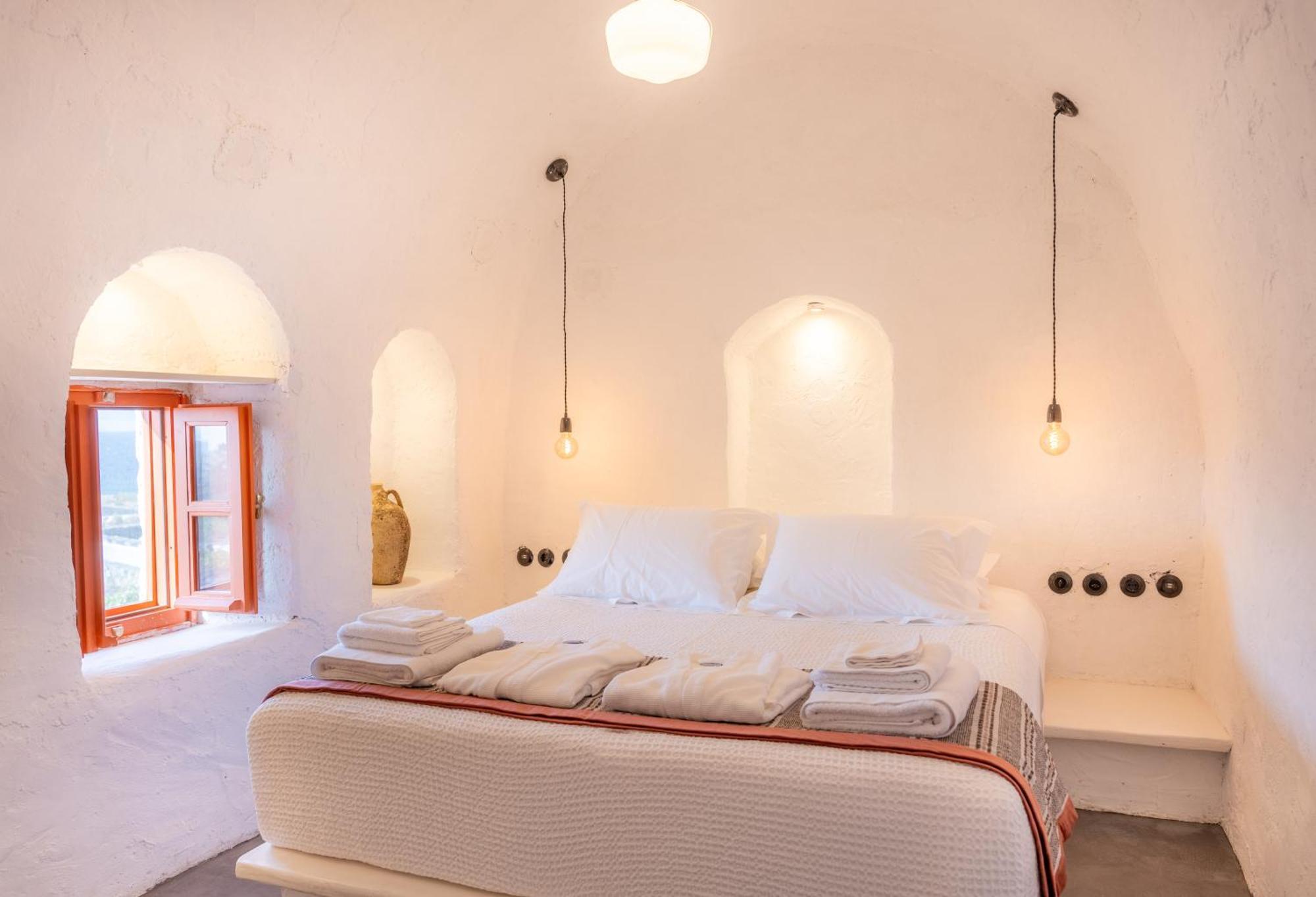 Santa Irini Retreat Hotel Thirasia Bagian luar foto