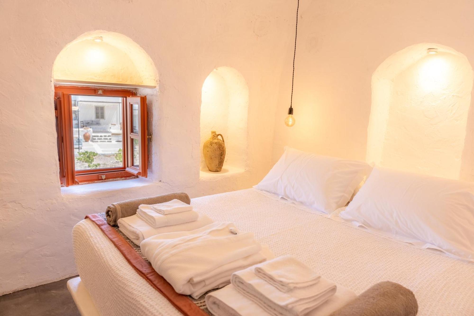 Santa Irini Retreat Hotel Thirasia Bagian luar foto