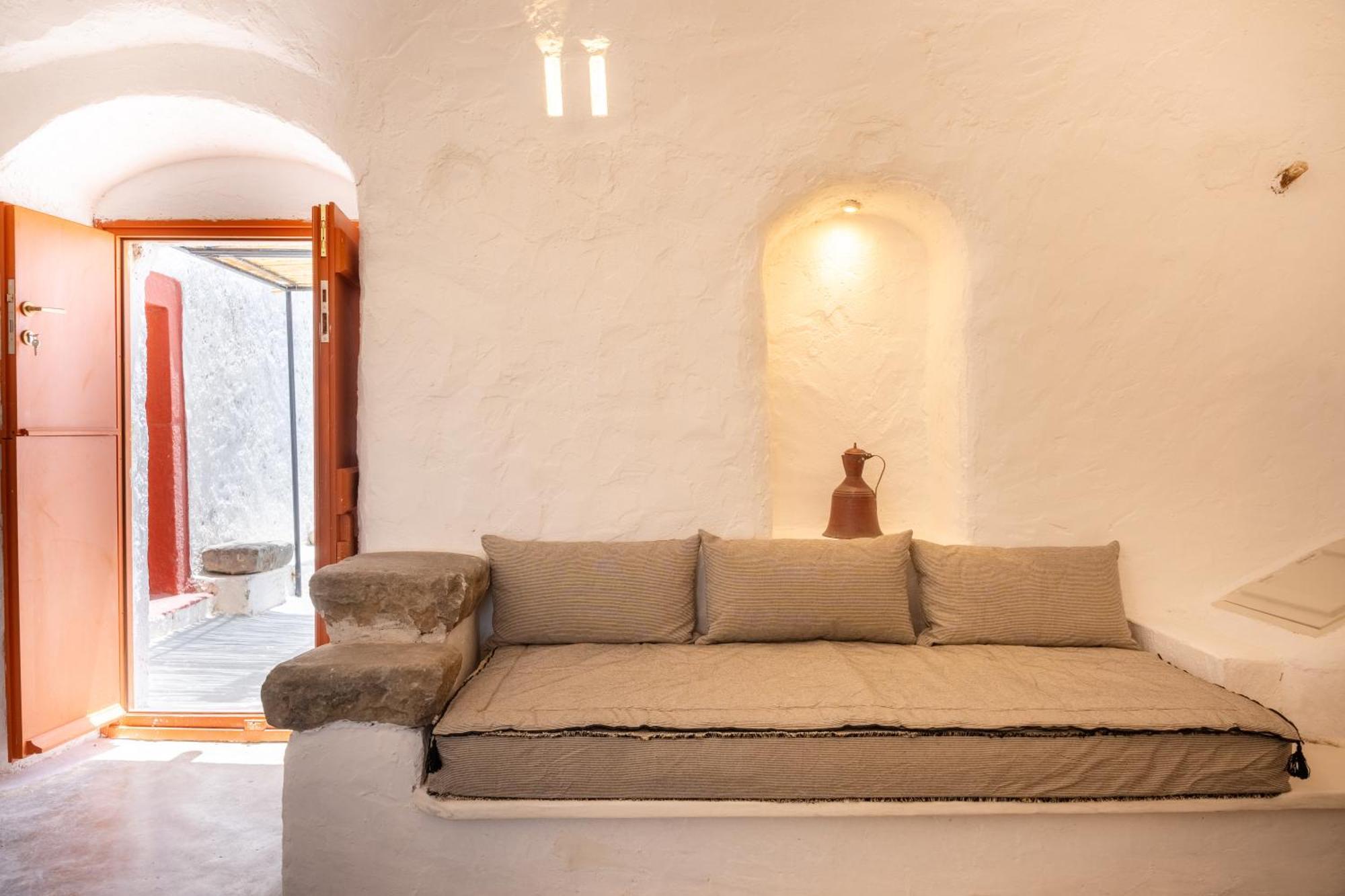 Santa Irini Retreat Hotel Thirasia Bagian luar foto